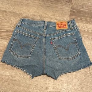 NWOT Levi’s Denim Shorts